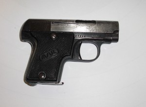 Pistole MAB model A